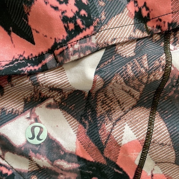 Sz4 Lululemon Speed Up Short 2.5” in Translucence Alpine White Multi/Black EUC - Picture 11 of 12